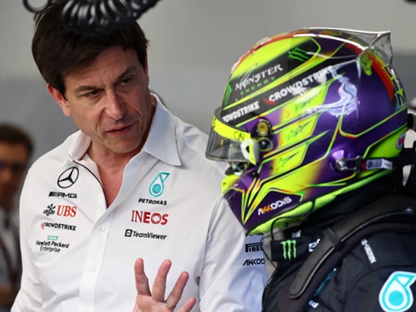 Bos Mercedes Mengakui Masih Mengincar Verstappen