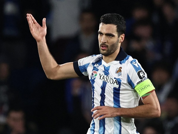 Barcelona Terus Memantau Masa Depan Gelandang Sociedad