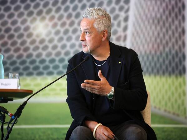 Roberto Baggio memberi masukan kepada penggawa muda Timnas Italia jelang keikutsertaan Azzurri di ajang EURO 2024 Juni besok / via Istimewa