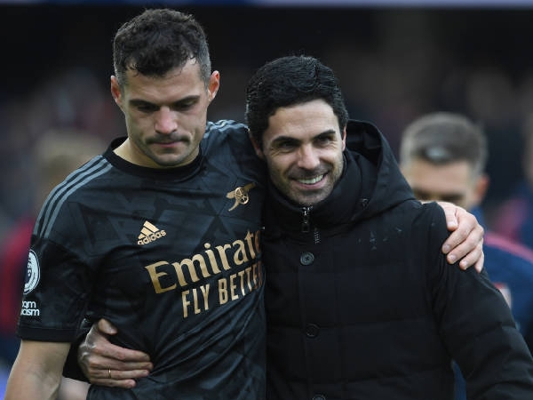 Mikel Arteta bersama mantan pemainnya, Granit Xhaka