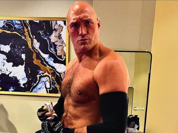 Tyson Fury melakukan transformasi tubuh luar biasa jelang pertarungan melawan Oleksandr Usyk. (Foto: VOI)