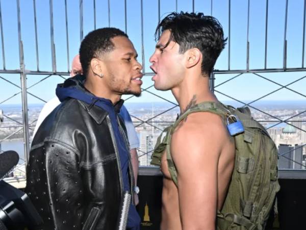 Devin Haney (kiri) dan Ryan Garcia. (Foto: Ring TV)