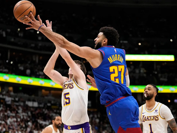 Magic Johnson kecewa guard Lakers tampil buruk di game 1 lawan Nuggets.