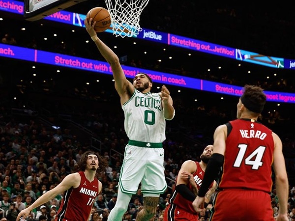 Jayson Tatum Cetak Triple-double, Antarkan Celtics Kalahkan Heat
