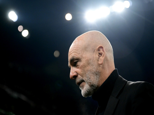 AC Milan disebut mempercepat proses pencarian pelatih pengganti Stefano Pioli, setelah tim kalah dari Inter 1-2 dini hari tadi (23/4) dan memastikan Nerazzurri keluar sebagai jawara Serie A musim ini / via Getty Images