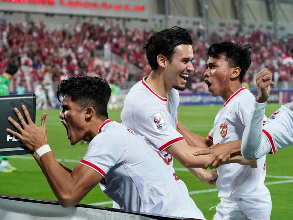 Pemain timnas Indonesia U-23 merayakan keberhasilannya lolos ke semifinal Piala Asia U-23