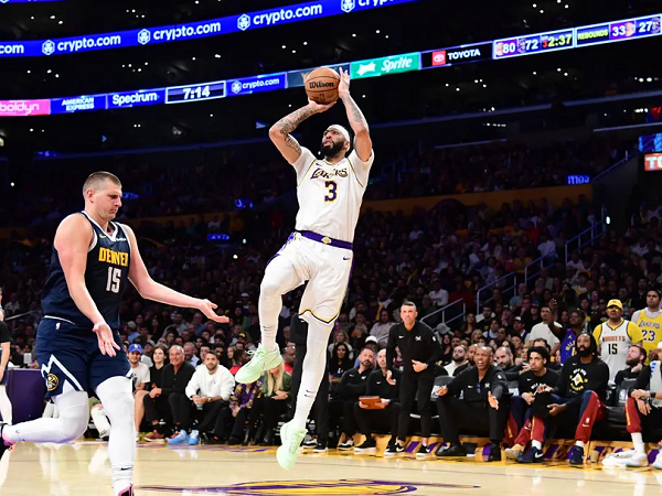 Los Angeles Lakers putus tren kekalahan dari Denver Nuggets.