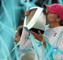 Penuh Perjuangan, Iga Swiatek Akhirnya Taklukkan Madrid Open