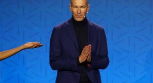 Di Sela-Sela Nonton F1, Zinedine Zidane Kembali Tegaskan Tolak Latih Bayern