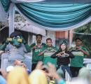 Skuat Persebaya Surabaya Sapa Warga di Jalan Gubeng Kertajaya IX