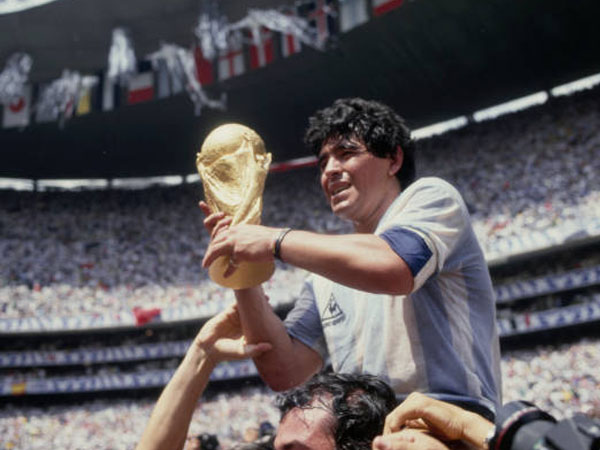 Trofi Bola Emas Diego Maradona Akan Dilelang di Prancis