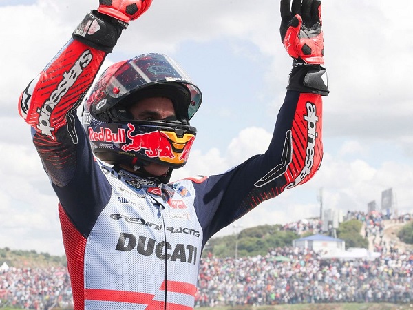 Danilo Petrucci prediksi Ducati akan berusaha keras pertahankan Marc Marquez.