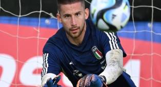 Fiorentina Dikecam Tidak Rekrut Guglielmo Vicario