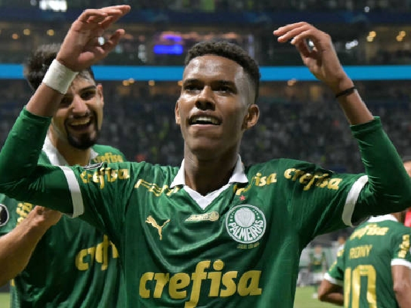 Chelsea mengincar striker muda Palmeiras, Estevao Willian