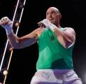 Tyson Fury "Bersenang-Senang" Jelang "Pertarungan Abad Ini" Versus Usyk