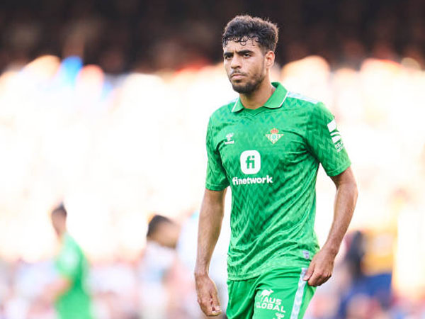Sudah Siapkan Dana, Crystal Palace Berusaha Gaet Chadi Riad dari Real Betis