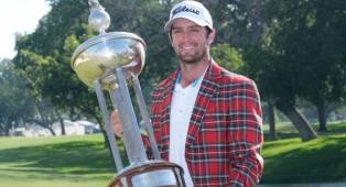 Davis Riley Juara di Colonial, Raih Gelar Individu Pertama di PGA Tour