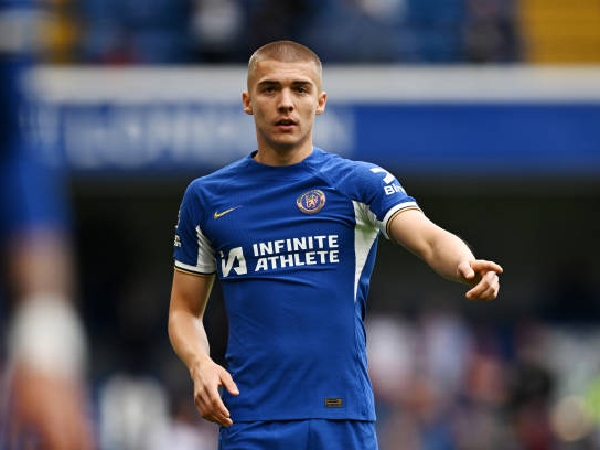 Alfie Gilchrist menarik perhatian Leeds United