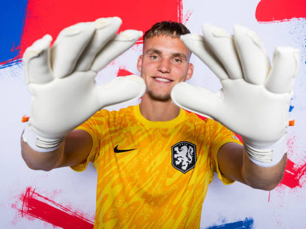 Koeman Pastikan Bart Verbruggen Jadi Kiper Utama Belanda di Euro 2024