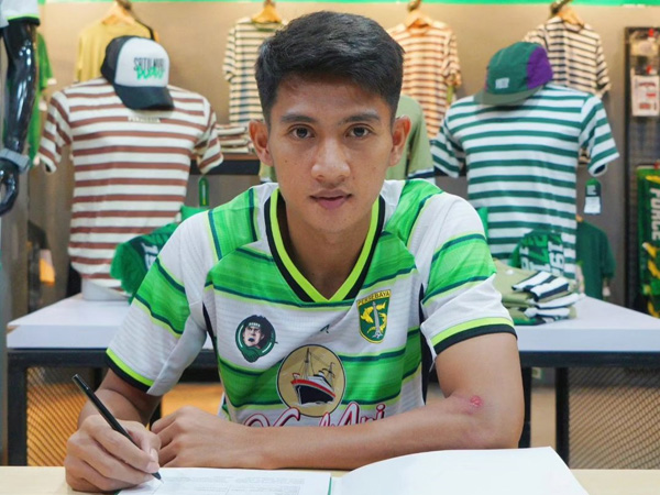 Malik Risaldi diperkenalkan sebagai pemain anyar Persebaya Surabaya