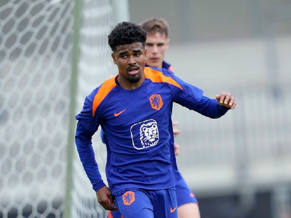 Aston Villa merampungkan transfer Ian Maatsen dari Chelsea