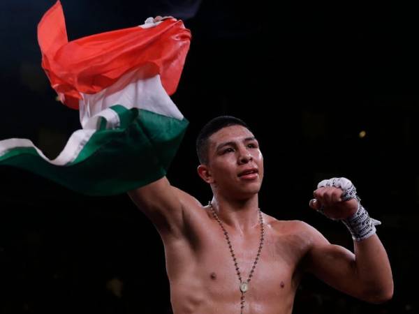 Sebelum bergabung dengan Top Rank, 16 pertarungan terakhir Jaime Munguia dipromotori bersama oleh Golden Boy Promotions dan Zanfer Promotions. (Foto: ESPN)