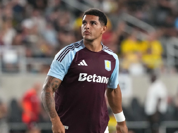 Bek Aston Villa, Diego Carlos, diincar oleh Fulham