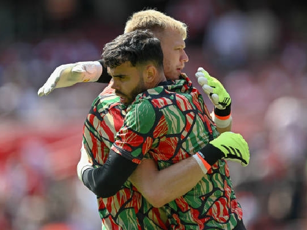 Aaron Ramsdale kalah bersaing dengan David Raya saat di Arsenal