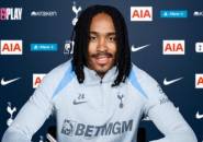 Djed Spence Resmi Teken Kontrak Baru Dengan Tottenham