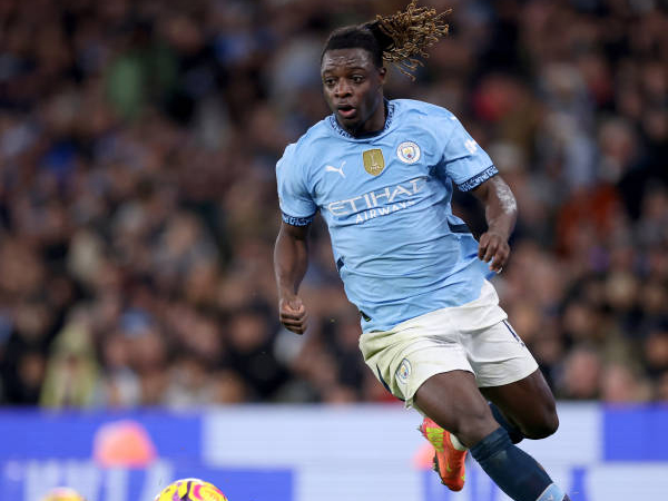 Abaikan Kritik, Jeremy Doku Sebut Manchester City Tetap Kuat Bersama