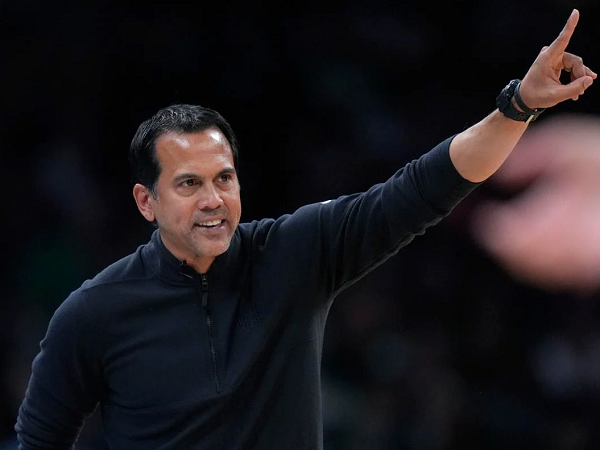 Erik Spoelstra sebut Heat harus belajar dari kekalahan melawan Magic.