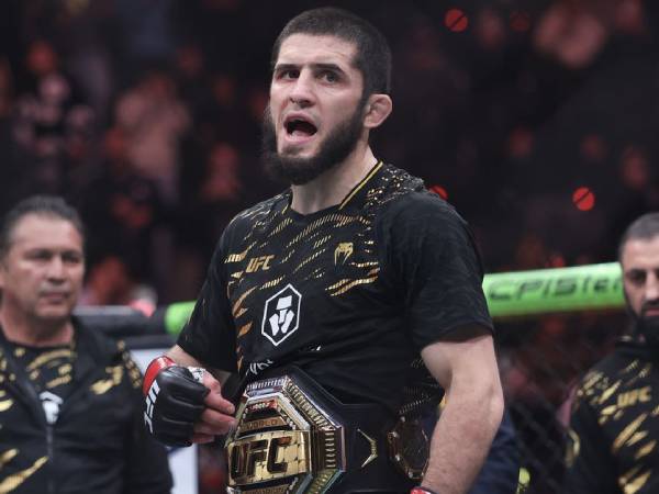 Islam Makhachev memenangi 15 pertarungan secara beruntun setelah mengalahkan Renato Moicano. (Foto: MMA Fighting)