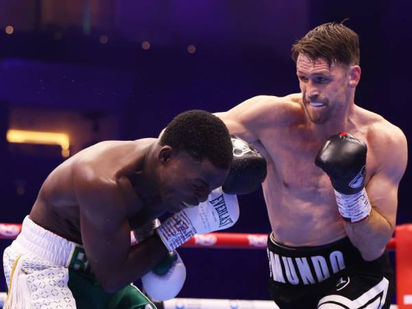 Callum Smith (kanan) dan Joshua Buatsi. (Foto: Fight TV)