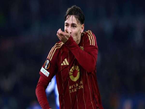 AS Roma pada Minggu (23/2) waktu setempat resmi memperpanjang kontrak gelandang muda Niccolo Pisilli hingga 30 Juni 2029 / via AS Roma Official