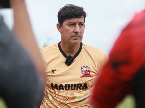 Alfredo Vera dan Misi Pertahankan Momentum Bersama Madura United