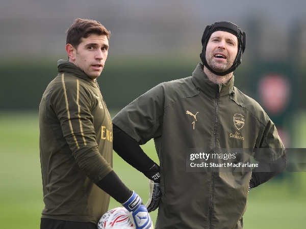 Emi Martinez dan Petr Cech saat masih di Arsenal