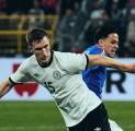 Aksi Nico Schlotterbeck di Tim Nasional Jerman