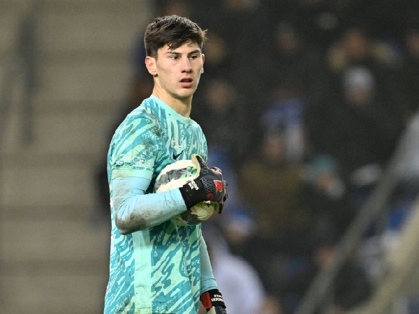 Kiper Genk, Mike Penders, sedang dipinjamkan ke Genk