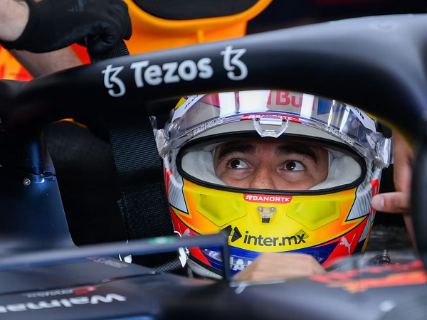 Sergio Perez pertimbangkan sejumlah tawaran untuk comeback.