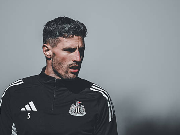 Newcastle United Resmi Perpanjang Kontrak Fabian Schar Hingga 2026