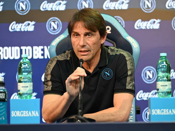 Kartu Kuning Kelima, Antonio Conte Dilarang Dampingi Napoli di Bologna