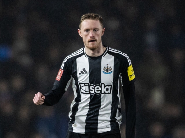 Sean Longstaff kalah bersaing di lini tengah Newcastle United