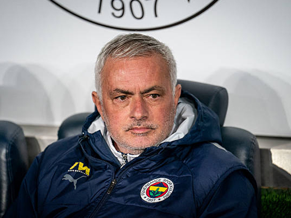 Usai Aksi Kontroversial, Jose Mourinho Dikecam Keras oleh Galatasaray