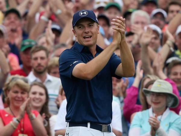 Jordan Spieth melakukan selebrasi di Augusta setelah memenangi Masters pada 2015. (Foto: Golf Digest)