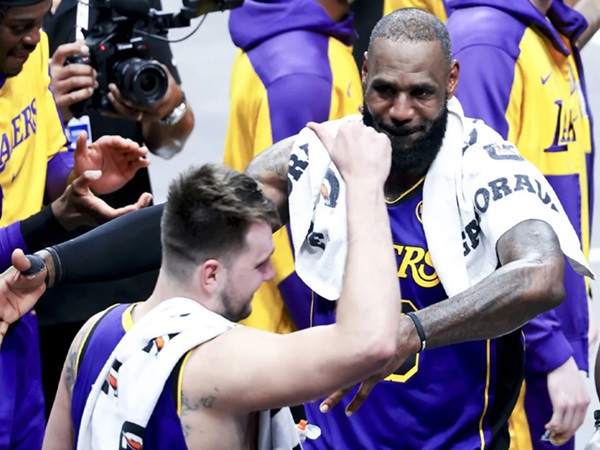 Lakers Tekuk Mavericks, LeBron James Puji Penampilan Doncic