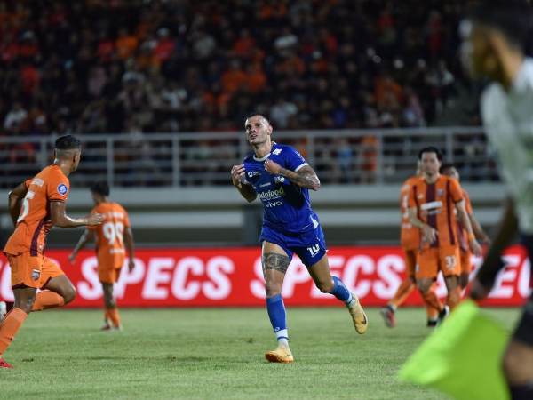 Gelandang Persib, Tyronne del Pino