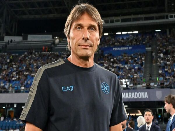 Antonio Conte menganggap tekanan untuk memenangkan Scudetto musim ini jadi hal yang positif buat Napoli / via Getty Images