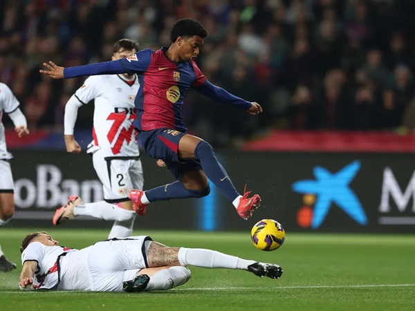 Barcelona Konfirmasi Alejandro Balde Alami Cedera Hamstring