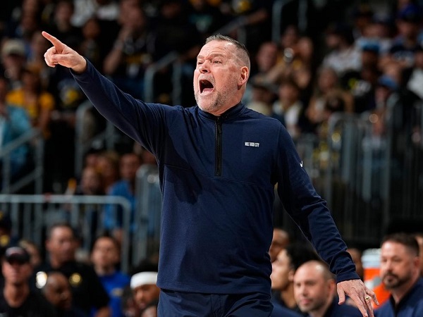 Mike Malone sudah lama berseteru dengan Calvin Booth.
