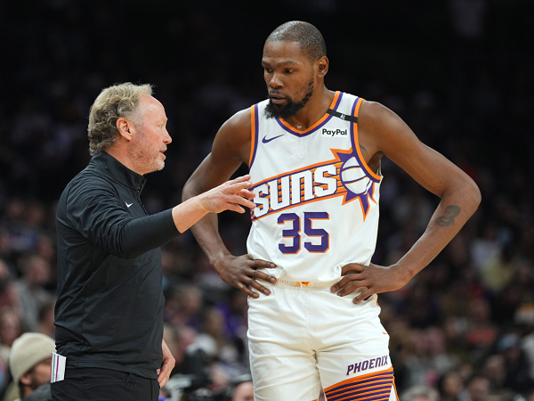 Mike Budenholzer resmi dilengserkan jabatannya oleh Phoenix Suns.